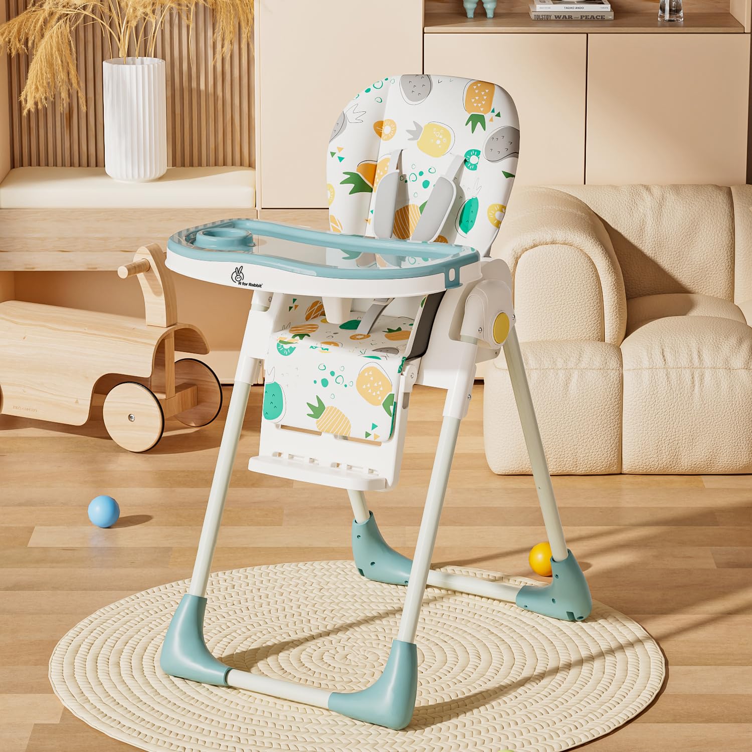 Marshmallow Lite 6-level adjustable baby high chair with bear design for feeding. www.usmile.toys